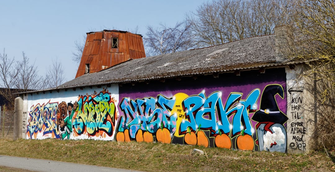 Graffiti på møllevæggen i Hornslet